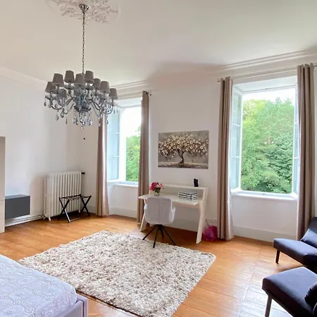 Maison De Maitre - Dans Foret Royale Avec Piscine Et Bed and breakfast *